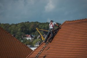 Benefits-of-Jobsite-Storage_-Roofers-Edition-300x200-1